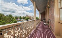 Cobb & Co Court Boutique Hotel - New Castle Holiday 6