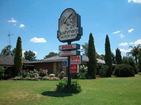 Bushmans Motor Inn - New Castle Holiday 0