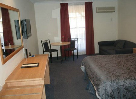 Bushmans Motor Inn - New Castle Holiday 2