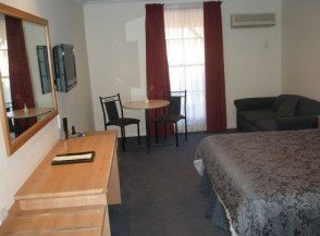 Bushmans Motor Inn - New Castle Holiday 4