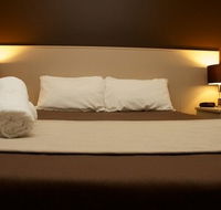 Warners At The Bay - New Castle Holiday