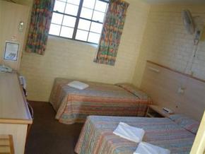 Shamrock Hotel Motel - New Castle Holiday 1