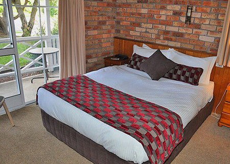 Log Cabin - New Castle Holiday 1