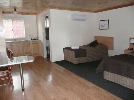 Black Gold Country Cabins - New Castle Holiday 3