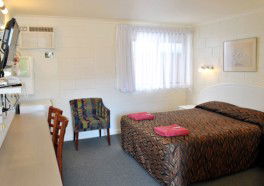 A & A Lodge Motel - New Castle Holiday 1
