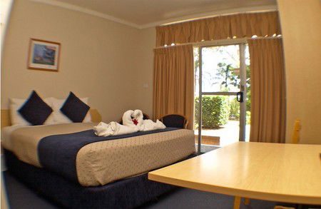 All Seasons Country Lodge - New Castle Holiday 1