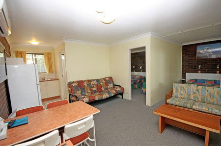 All Seasons Country Lodge - New Castle Holiday 3