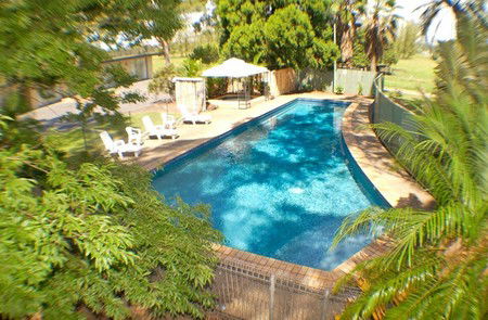 All Seasons Country Lodge - New Castle Holiday 5