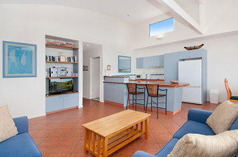 Aqua Promenade Beachfront Apartments - New Castle Holiday 7