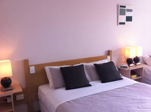 Rose Garden Motel - New Castle Holiday 1