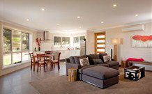 Amazing Country Escapes - Lakeview Luxury Cabins - New Castle Holiday 1