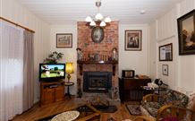 Tenterfield Cottage - New Castle Holiday 1