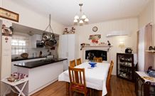 Tenterfield Cottage - New Castle Holiday 4