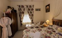 Tenterfield Cottage - New Castle Holiday 3