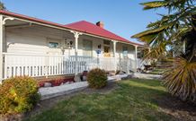 Tenterfield Cottage - New Castle Holiday 7
