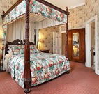 The Old George and Dragon Guesthouse - - New Castle Holiday