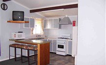 Burrill's Cedar Cottage - New Castle Holiday 4