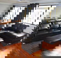 Ewetopia Farm - New Castle Holiday