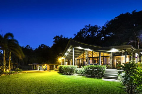 Trinity Beach Palace - New Castle Holiday 24