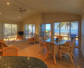 Rollingstone Beach Front Resort - New Castle Holiday 3