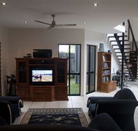Dolphin Beach House - New Castle Holiday