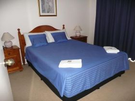 Pelican Cove Apartments - New Castle Holiday 2