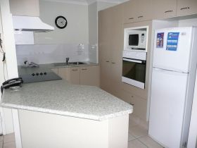 Pelican Cove Apartments - New Castle Holiday 3