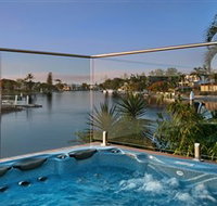 Sanctuary on Water Elite Holiday Home - New Castle Holiday