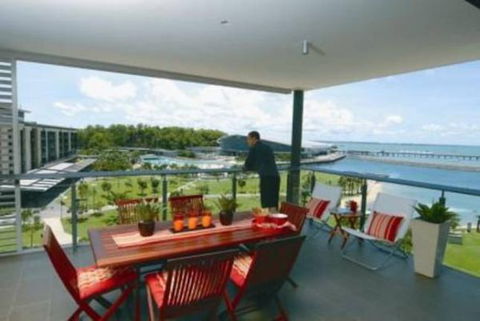 AAA The View - New Castle Holiday 0