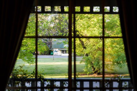 Federation Gardens And Possums Hideaway - New Castle Holiday 5