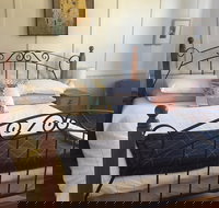 Minnie's Yass - New Castle Holiday