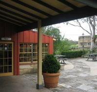 Surveyor General Inn - New Castle Holiday