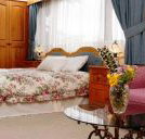 Chalet Swisse Spa Retreat - New Castle Holiday