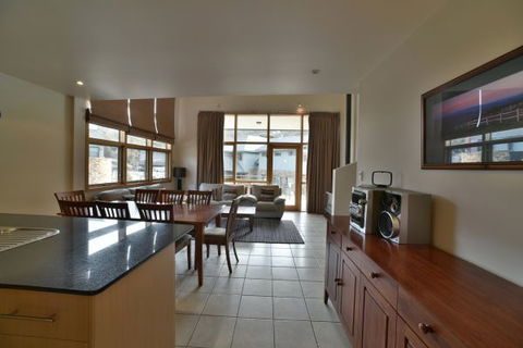 Tomarlin Views 1 - New Castle Holiday 2