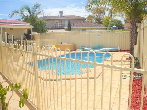 Christies Cottage For Holidays And Relocations. - New Castle Holiday 1