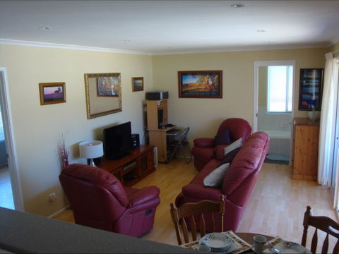 Christies Cottage For Holidays And Relocations. - New Castle Holiday 24