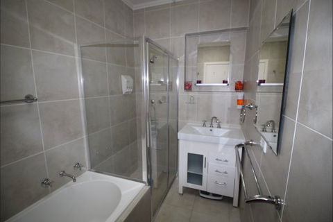 Christies Cottage For Holidays And Relocations. - New Castle Holiday 14