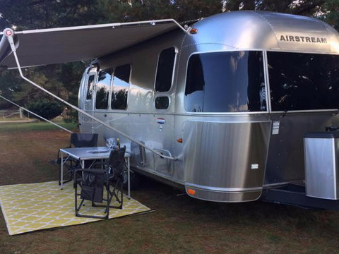 Silver Bullet Airstream Accommodation - New Castle Holiday 0