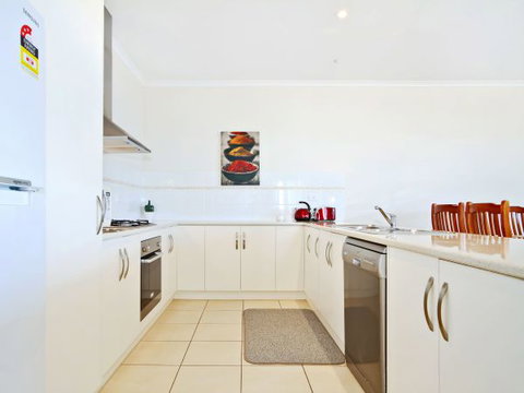 Century 21 SouthCoast: Bayside - New Castle Holiday 3