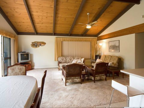 Chisholm Heights CBD Accommodation - New Castle Holiday 0