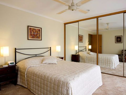 Chisholm Heights CBD Accommodation - New Castle Holiday 3