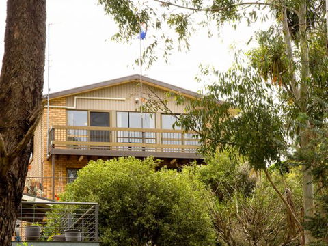 Chisholm Heights CBD Accommodation - New Castle Holiday 4