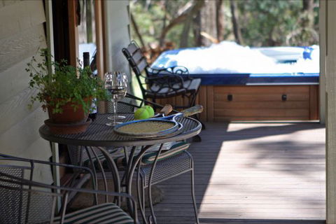 Mirkwood Forest Self-Contained Spa Cottages - New Castle Holiday 1