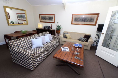Mirkwood Forest Self-Contained Spa Cottages - New Castle Holiday 6
