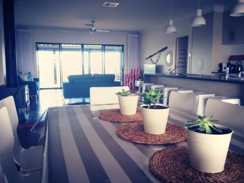 Vintage Oar Holiday House - New Castle Holiday 1