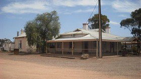 Kingoonya Hotel - New Castle Holiday 0