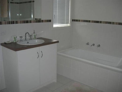 Annies Beach House - New Castle Holiday 4