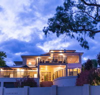 Eugenie's Luxury Accommodation - New Castle Holiday