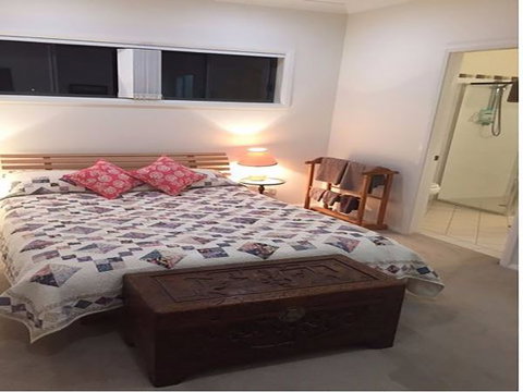Selina Street Bed And Breakfast - New Castle Holiday 2