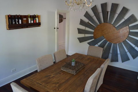 Two Cow Cottage Bed And Breakfast - New Castle Holiday 5